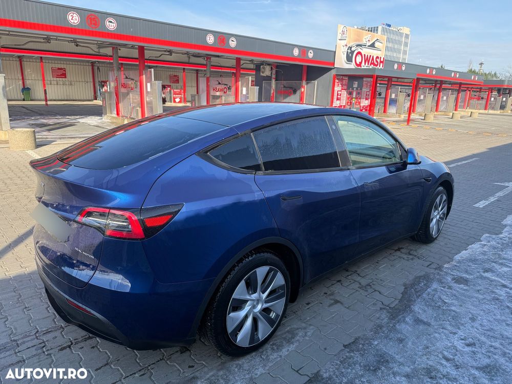 Tesla Model Y - 5
