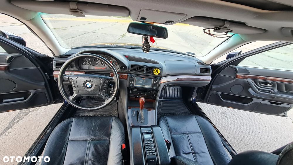BMW Seria 7 - 10