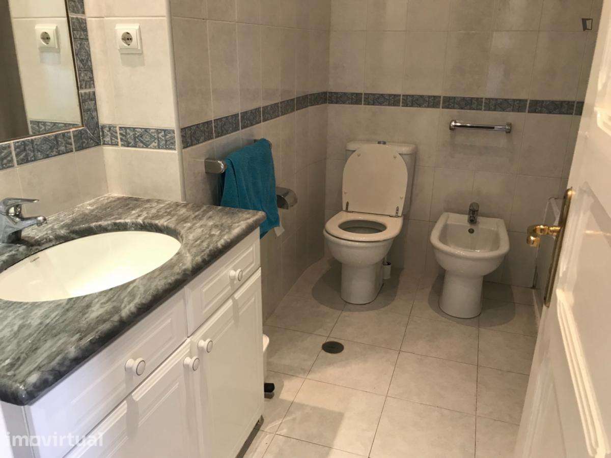 Quarto - localizado em Alameda Lisbon - Grande imagem: 3/33