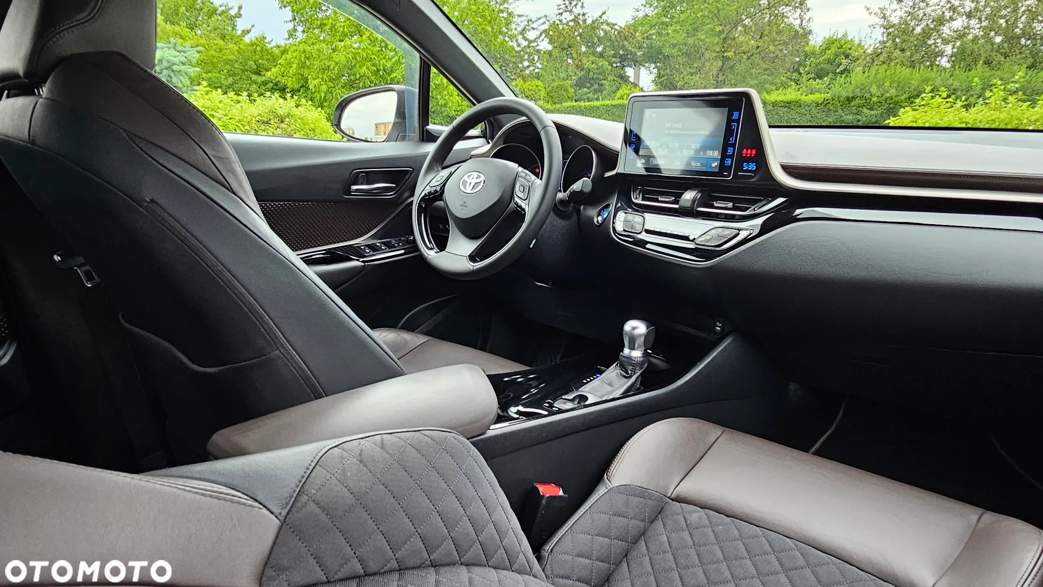 Toyota C-HR Hybrid Lounge - 28
