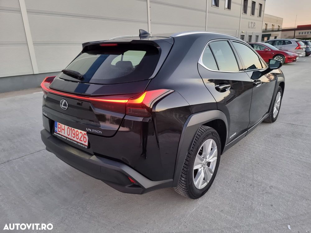 Lexus UX - 8