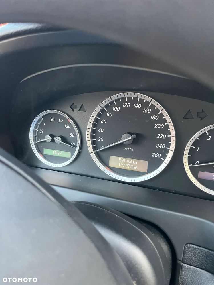 Mercedes-Benz Klasa C 180 CDI DPF (BlueEFFICIENCY) Elegance - 12