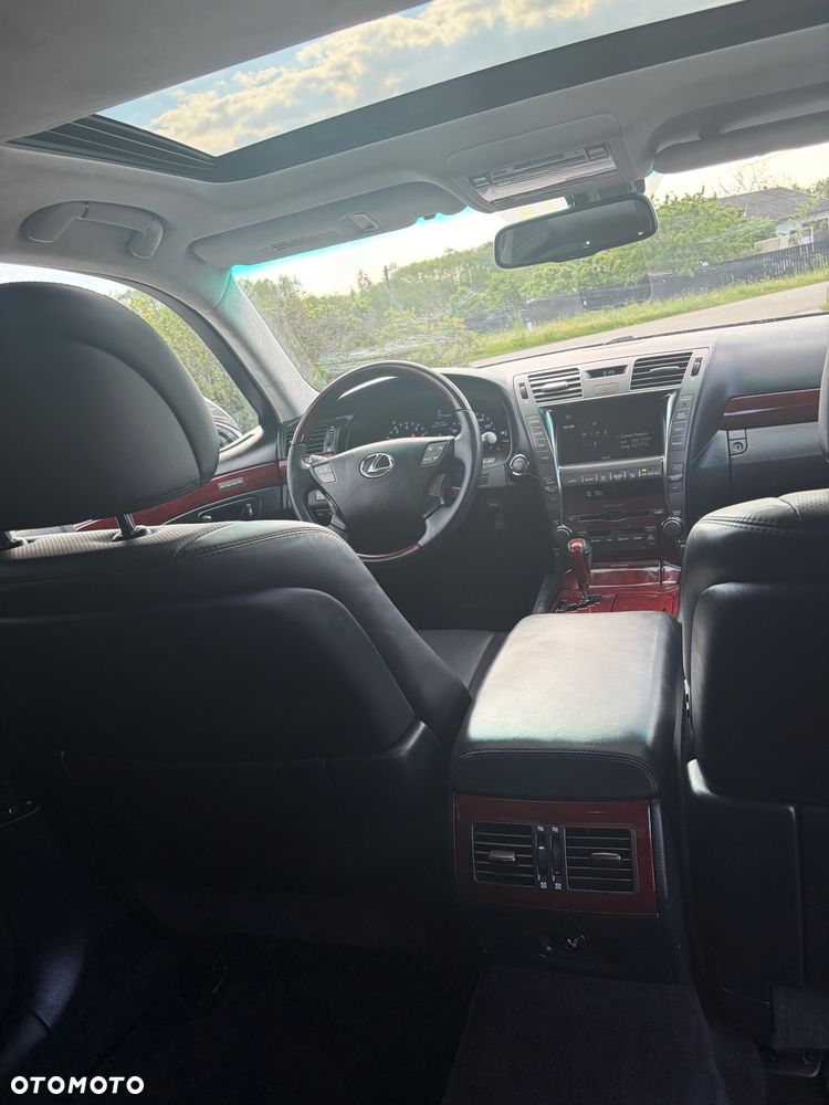 Lexus LS - 14