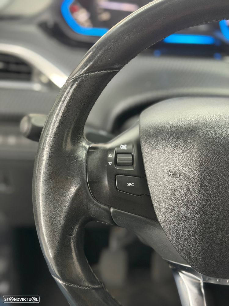 Peugeot 2008 1.2 VTi Allure - 21