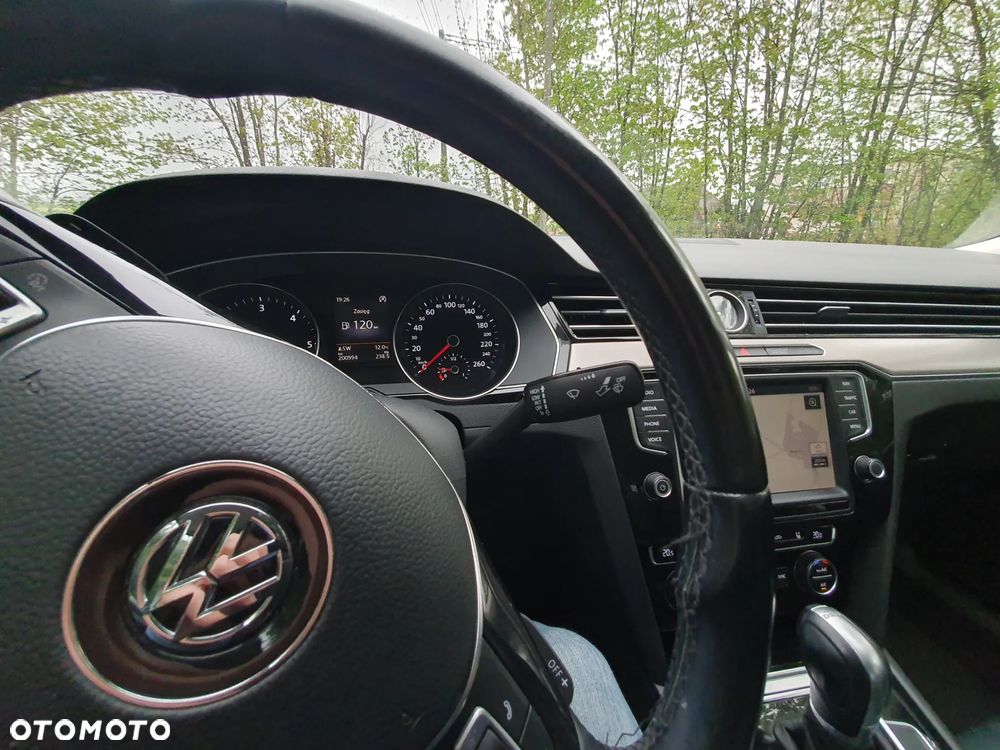 Volkswagen Passat 2.0 TDI SCR DSG Highline - 16