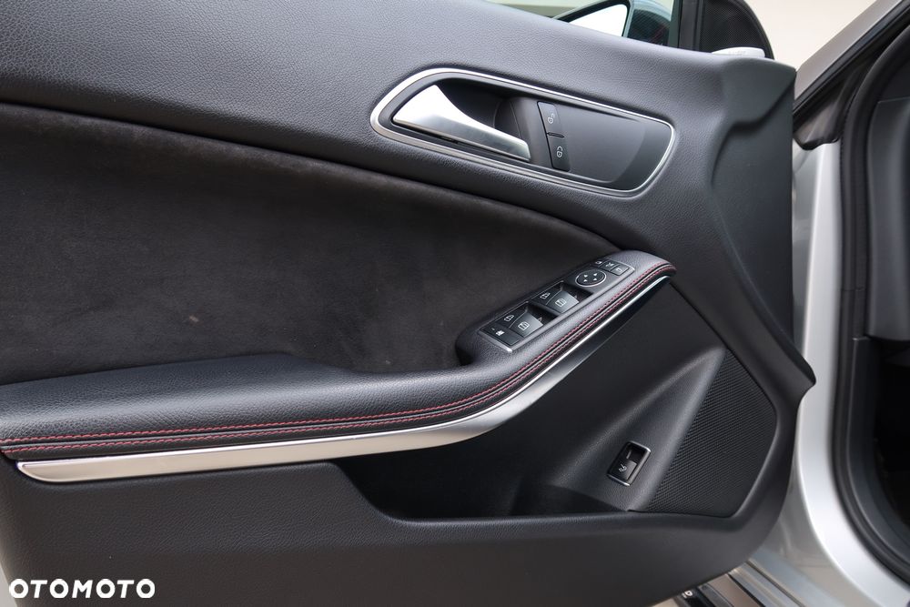 Mercedes-Benz CLA AMG 45 4-Matic - 31