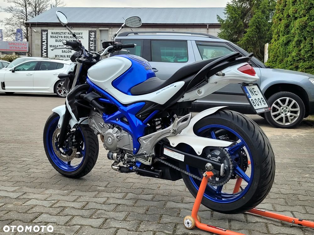 Suzuki Gladius - 16
