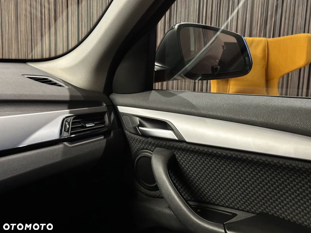 BMW X1 sDrive18i - 12