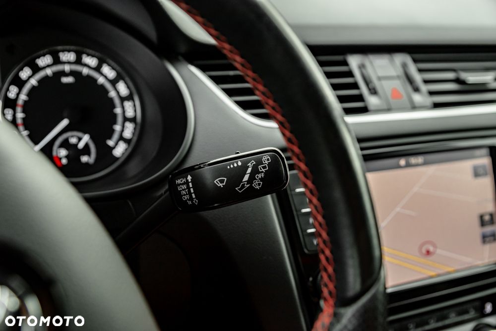 Skoda Octavia 2.0 TSI RS - 38
