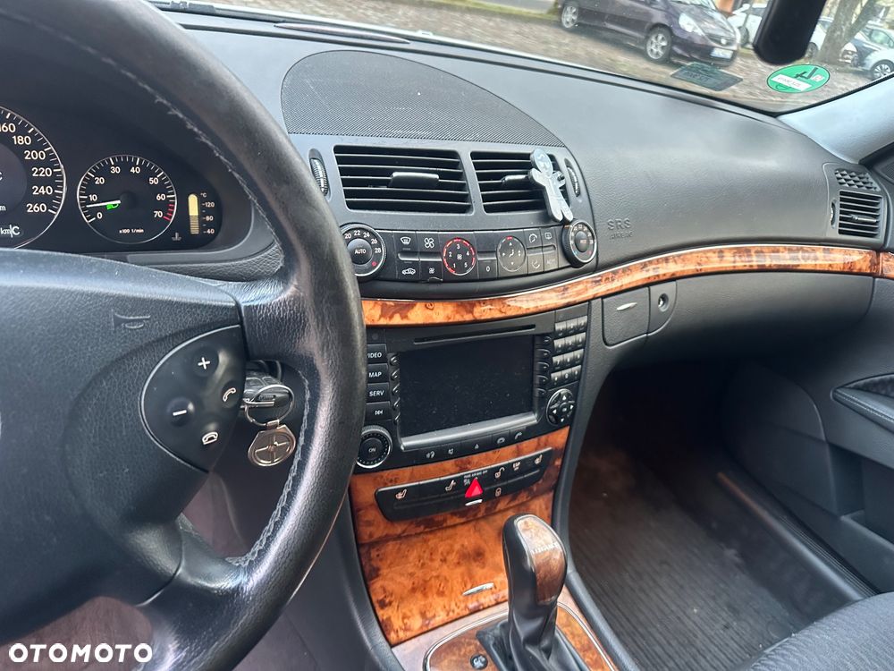 Mercedes-Benz Klasa E 350 4Matic Automatik Elegance - 7