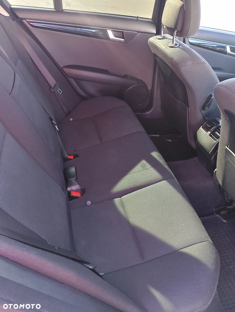 Mercedes-Benz Klasa C 180 CGI BlueEff Avantgarde - 7