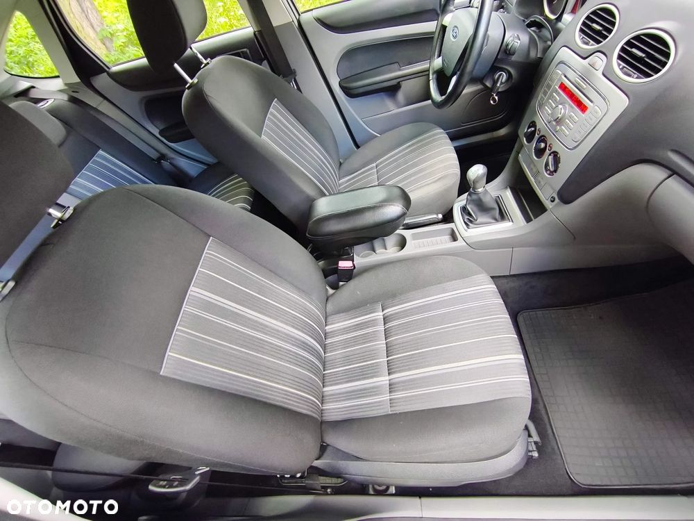 Ford Focus 1.6 Trend - 16