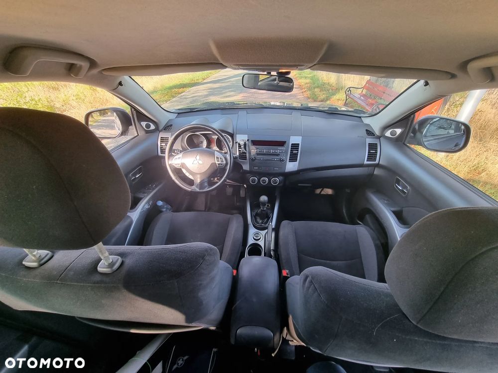 Mitsubishi Outlander 2.0 DID Invite SE - 7