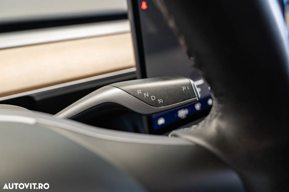 Tesla Model Y - 25