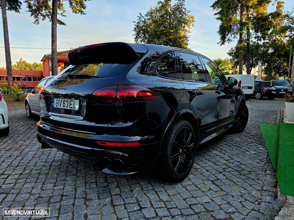 Porsche Cayenne S - 4