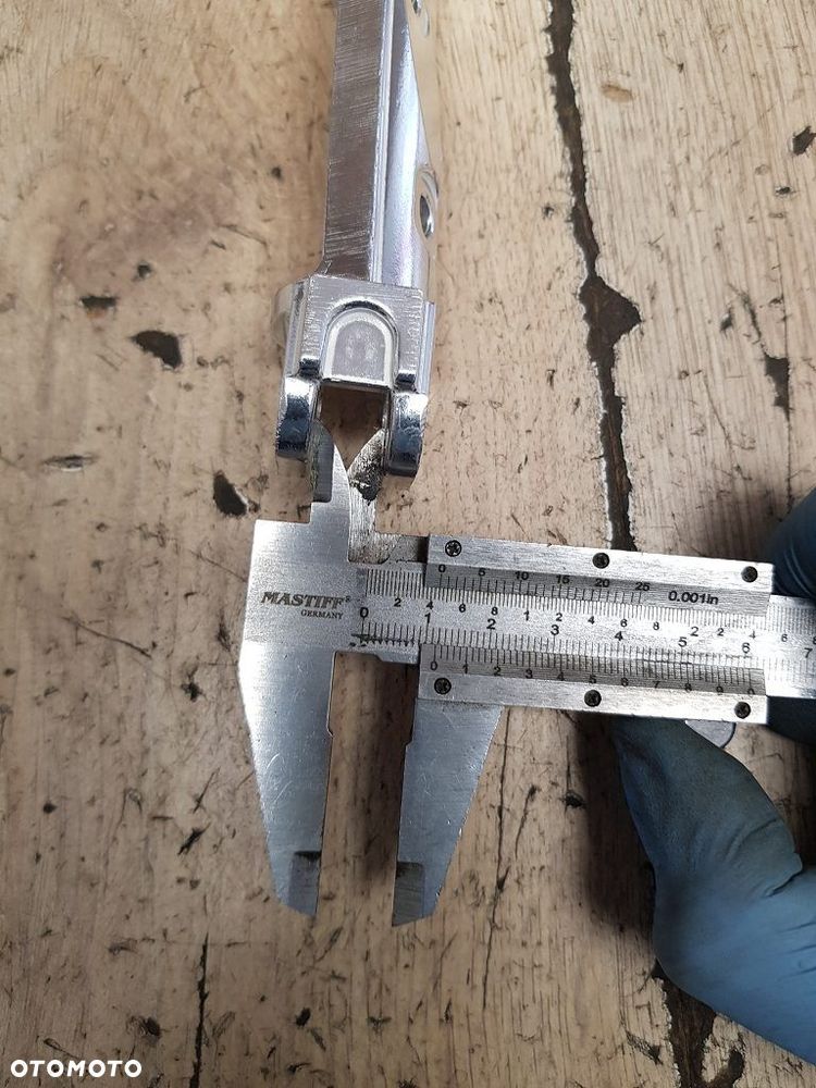 Podnóżek kierowcy lewy Suzuki GSF600 RF600 RF900 GSX-R1100 43521-40C00 - 5