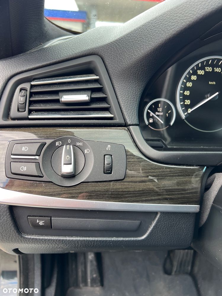 BMW Seria 5 525d Sport-Aut Luxury Line - 13
