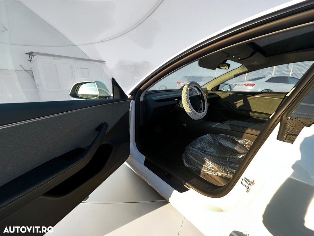Tesla Model 3 - 9