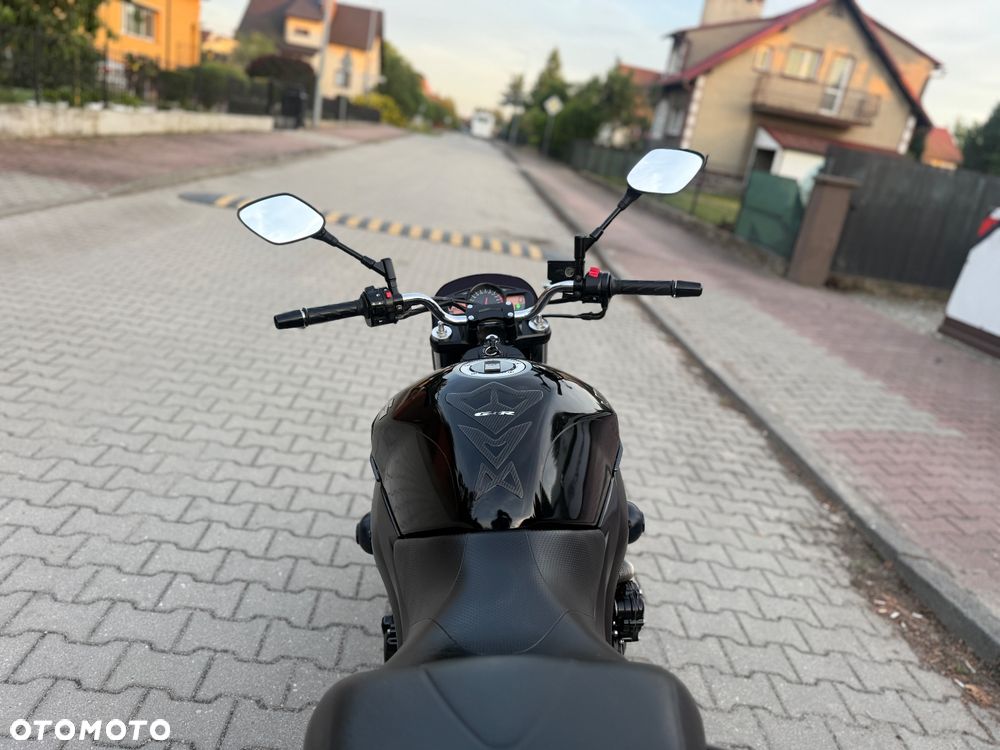 Suzuki GSR - 16