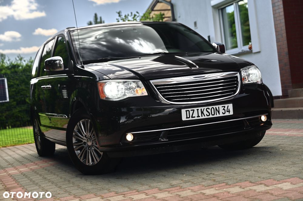 Chrysler Town & Country - 17