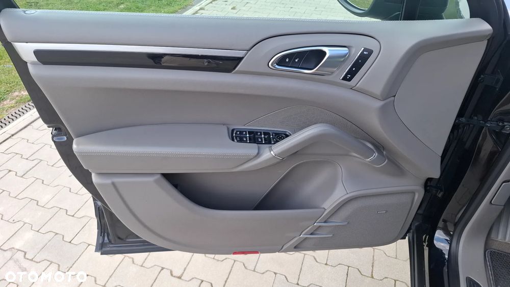 Porsche Cayenne - 15