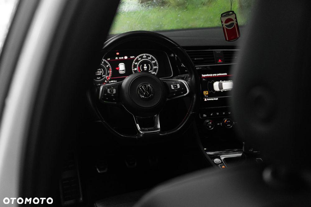 Volkswagen Golf - 5