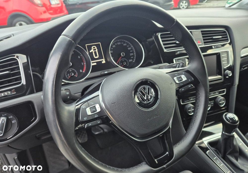 Volkswagen Golf - 17