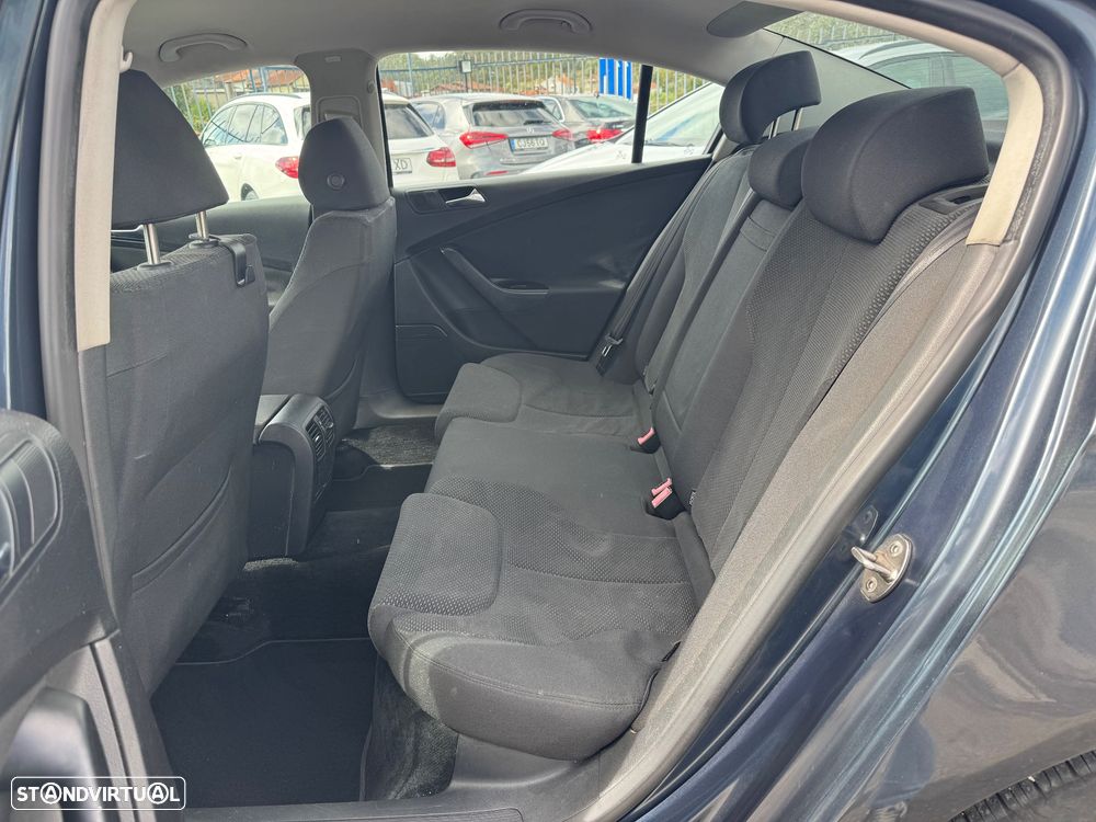 VW Passat 2.0 TDI Confortline - 10