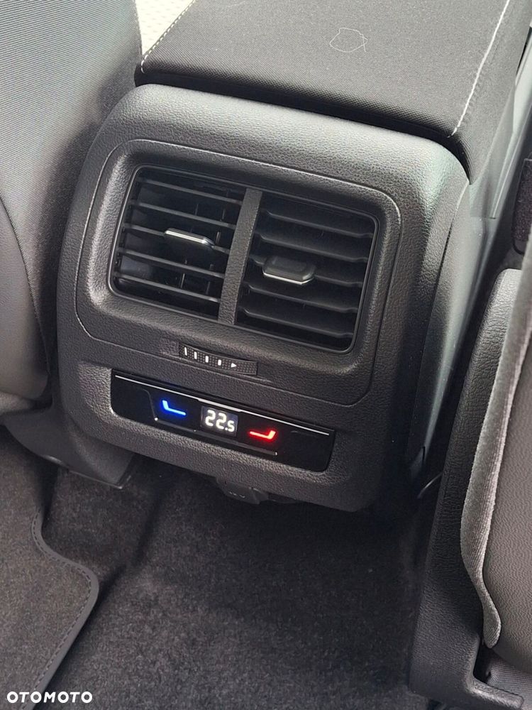 Volkswagen Touran - 32