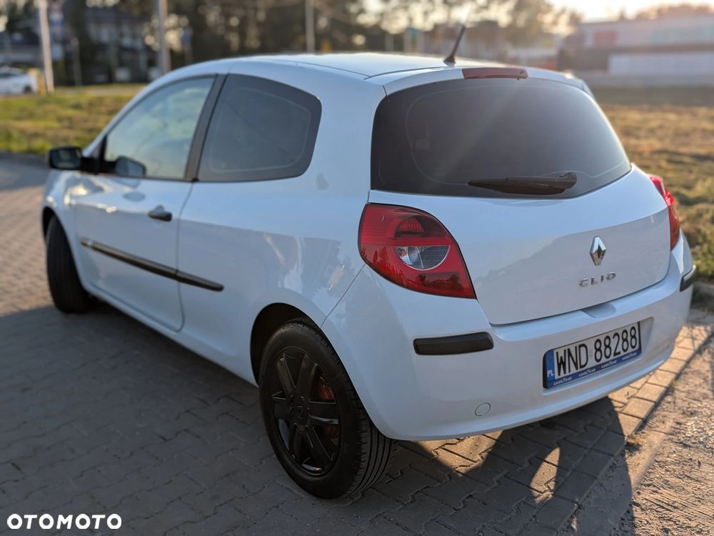 Renault Clio - 11