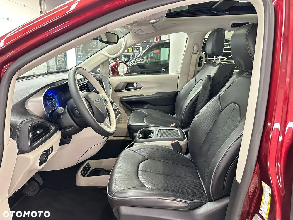 Chrysler Pacifica - 6