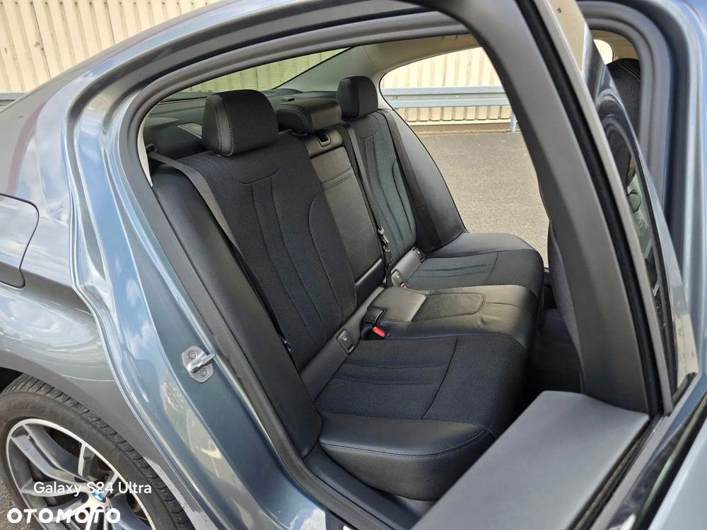 BMW Seria 5 530i xDrive Luxury Line sport - 11