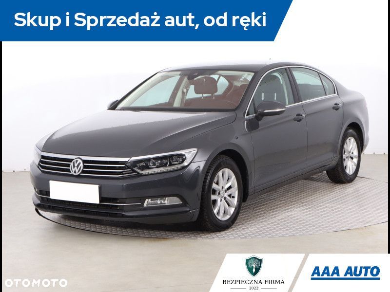 Volkswagen Passat - 2