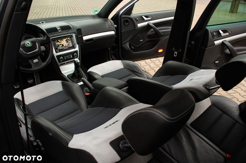 Skoda Octavia 2.0 TDI DPF RS - 23