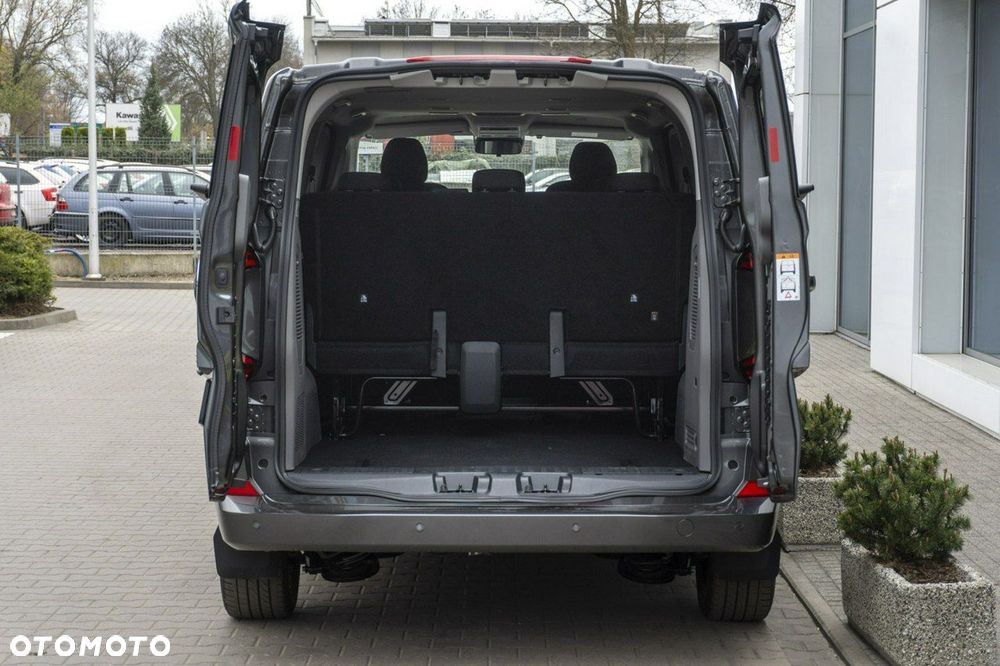 Volkswagen Caravelle - 10