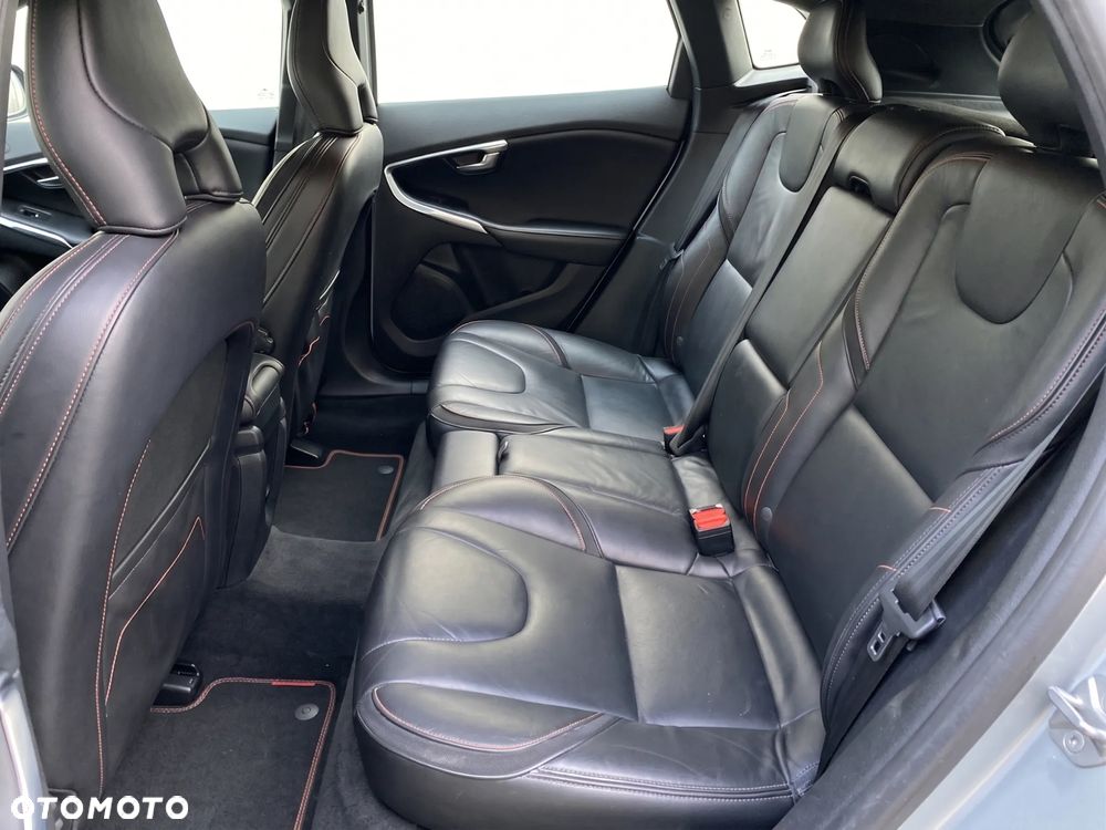 Volvo V40 Cross Country D2 Drive-E Ocean Race - 9