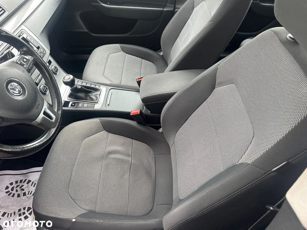 Volkswagen Passat 2.0 Blue TDI SCR Comfortline - 23
