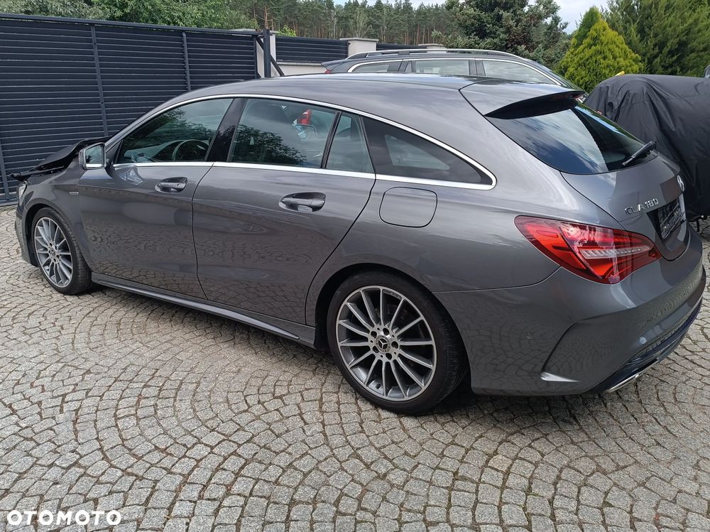 Mercedes-Benz CLA 180 7G-DCT UrbanStyle Edition - 2