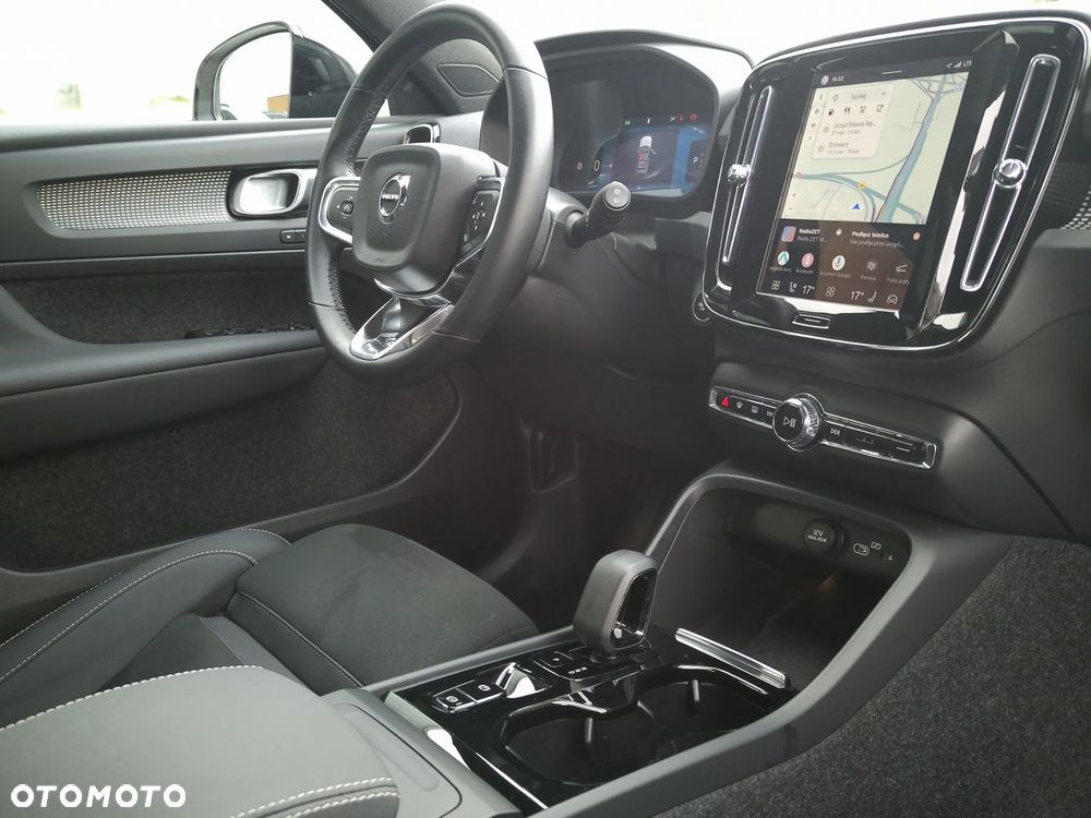 Volvo XC 40 B3 Plus Dark - 20