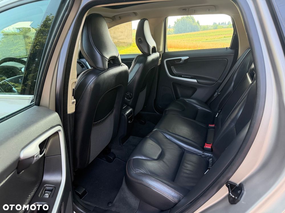 Volvo XC 60 2.0T Powershift Momentum - 19