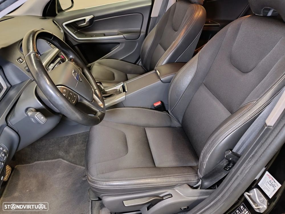 Volvo V60 2.4 D6 Momentum AWD Phev - 12