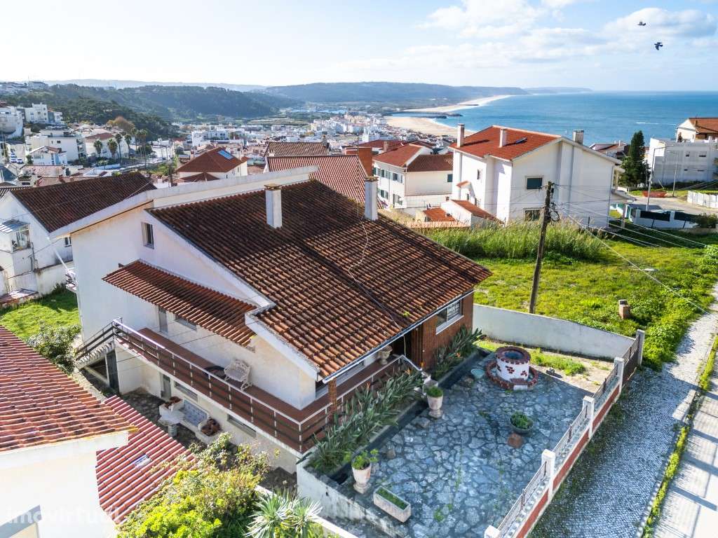 Moradia com logradouro e garagem na Nazaré (Costa de Prata) - Grande imagem: 2/41