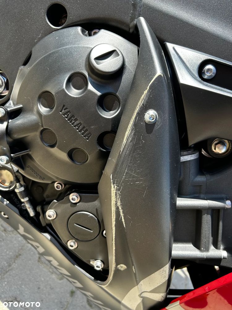 Yamaha R1 - 8