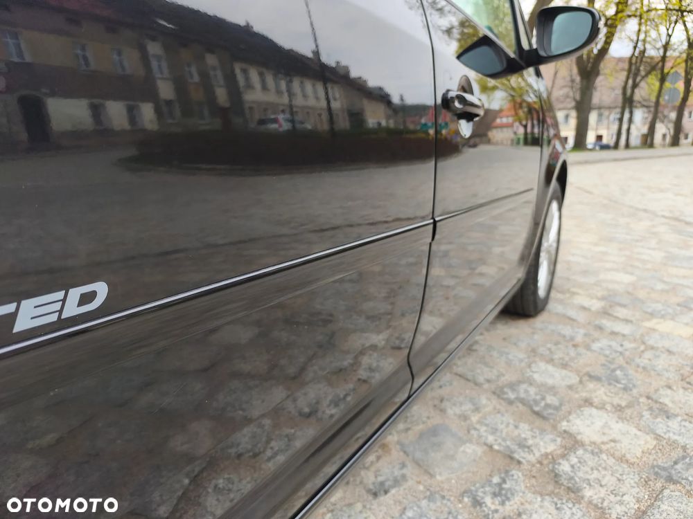 Volkswagen Touran - 12