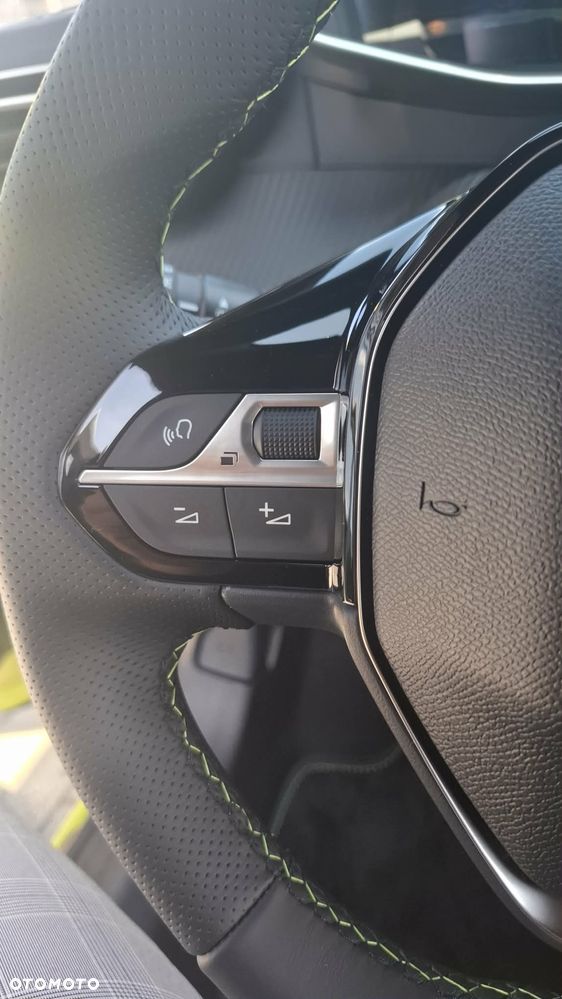 Peugeot 208 - 11