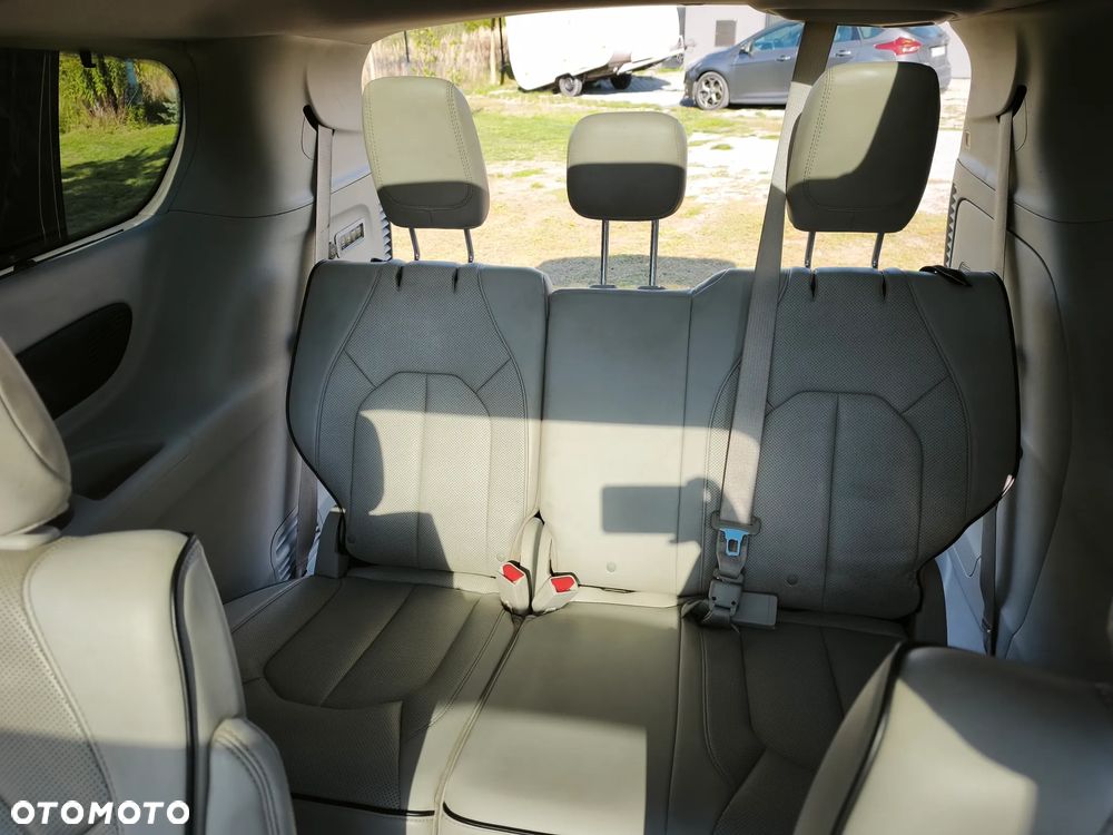Chrysler Pacifica - 29