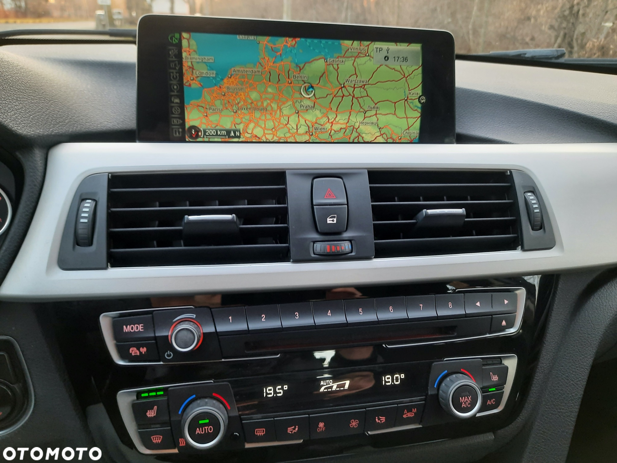 BMW Seria 3 320d Touring Advantage - 23