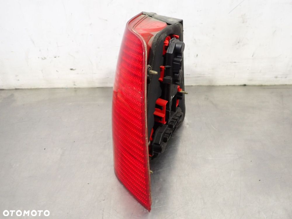 LAMPA PRAWA TYLNA VOLKSWAGEN BORA 1J5945257   1J5945096AC  1J5945112AC - 2