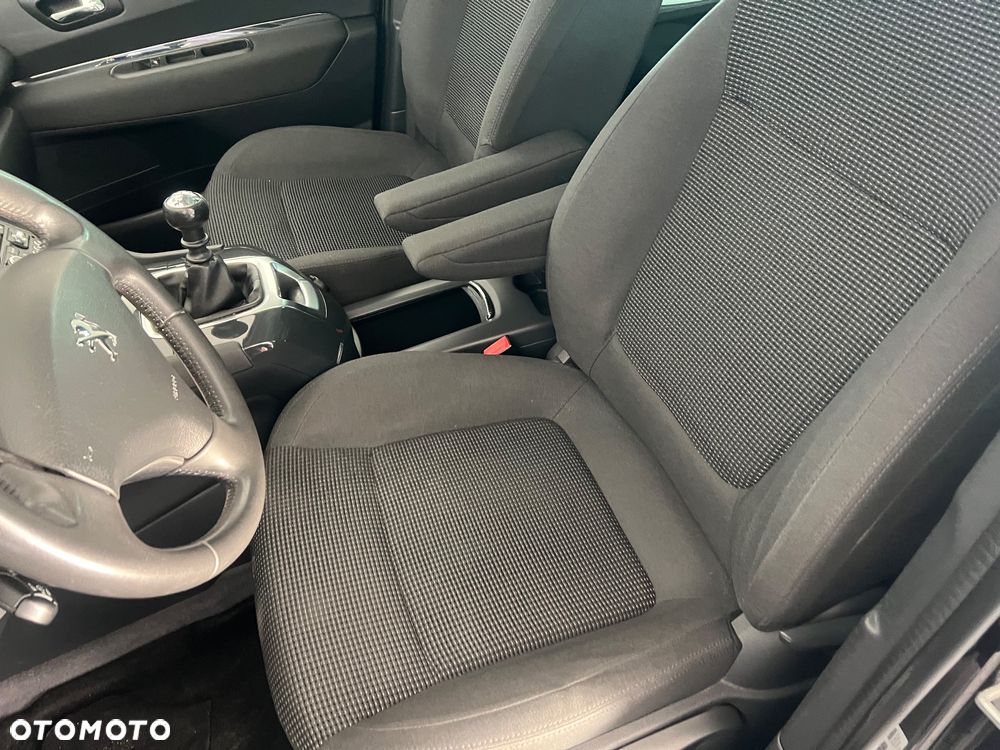 Peugeot 5008 1.2 PureTech Active S&S - 16
