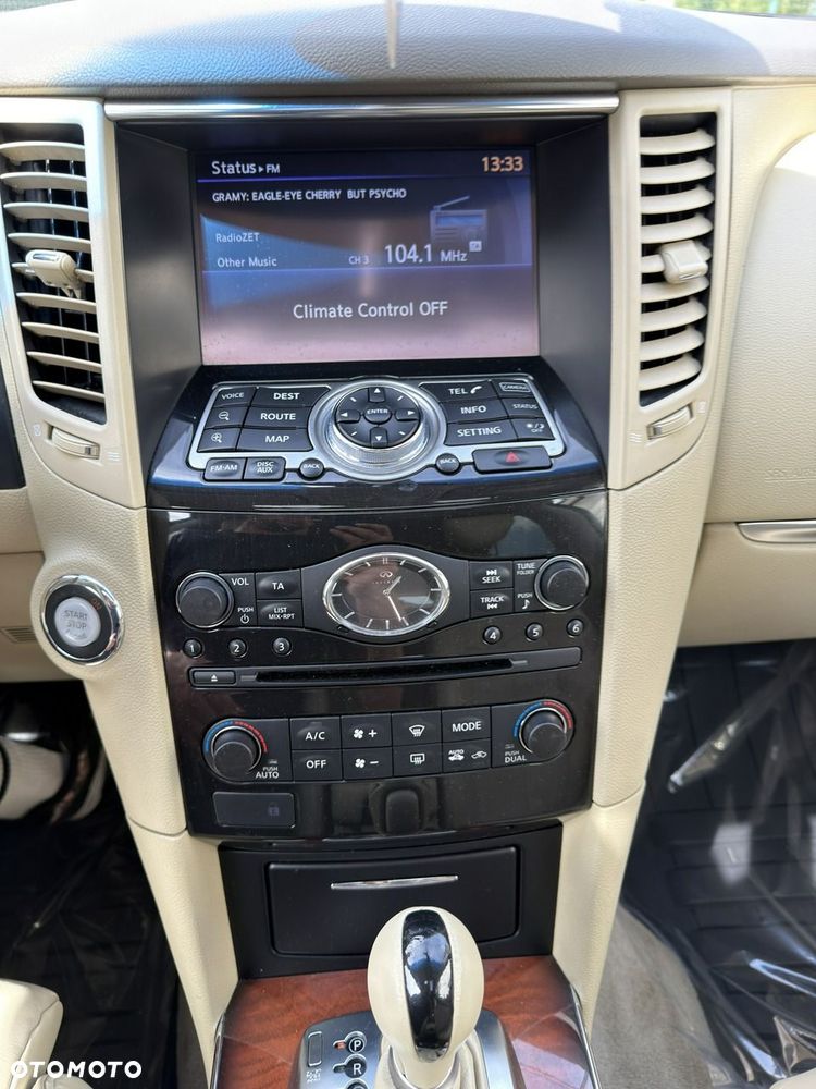 Infiniti QX70 - 19